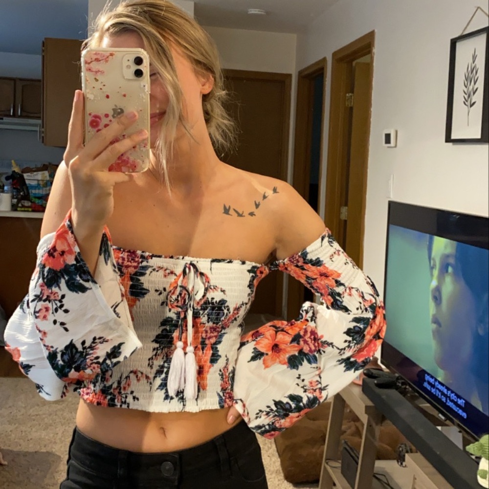 Top - Picture 2 of 3